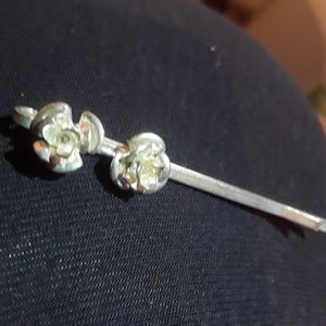 2 Hair clips w/free Black Bracelet